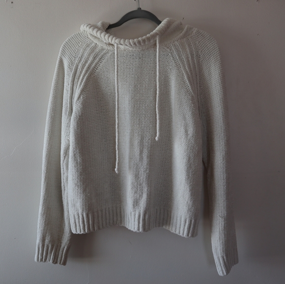 GAP Cozy White Knitted Sweater - Picture 3 of 10